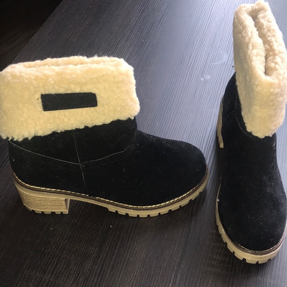 Black boots - Picture 3 of 4